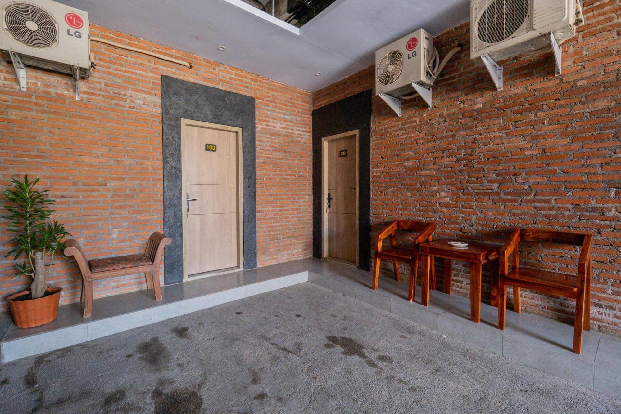 Reddoorz @ Sangnala Homestay Pakisaji Malang Exterior photo